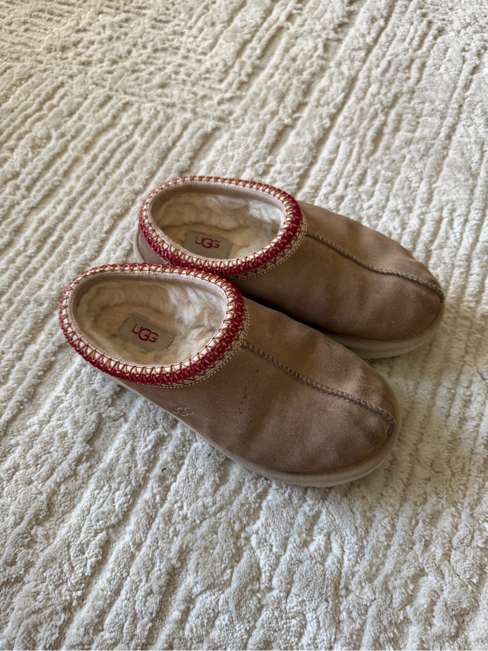UGG Chestnut Suede Slip-On Shearling Mules Tasman with Red Trim